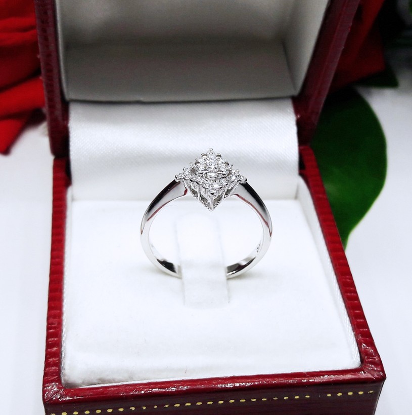 สั่งผลิตเพชรเบลเยี่ยมคัท แหวนแต่งงาน แหวนหมั้น ใส่เที่ยว ออกงาน แหวนทองคำ 18K เพชรแท้ 0.25 กะรัต 2.68 กรัม น้ำ 99 ราคาถูกมาก มีใบรับประกันค่ะ