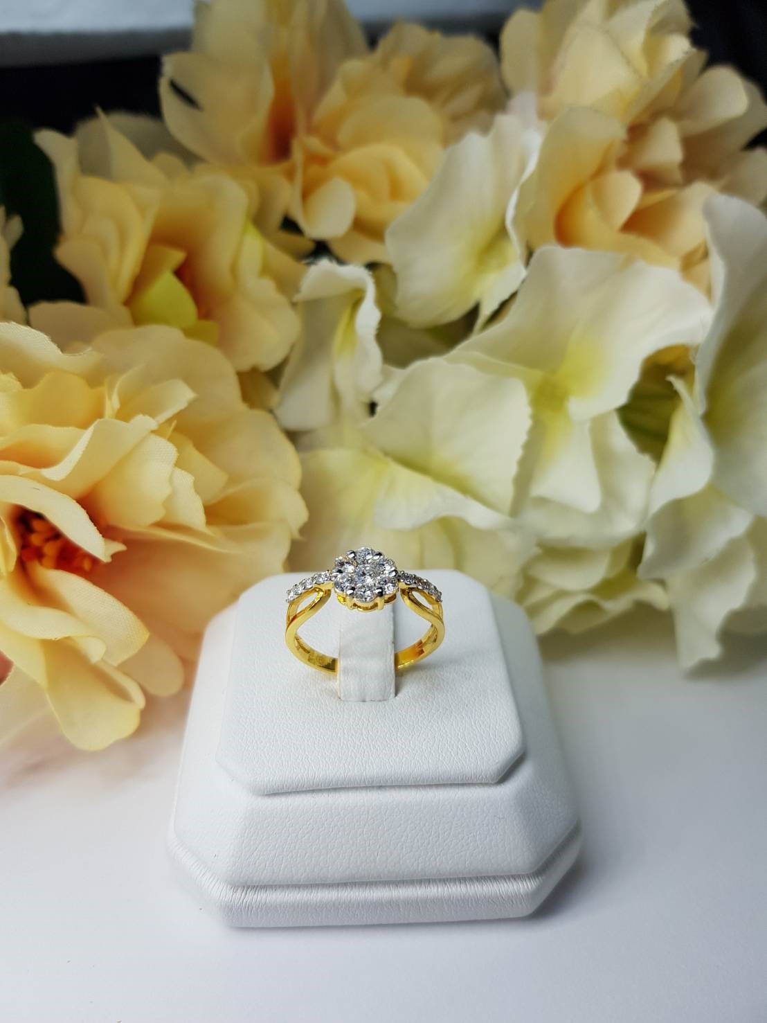 สั่งผลิตเพชรเบลเยี่ยมคัท แหวนแต่งงาน แหวนหมั้น ใส่เที่ยว ออกงาน แหวนทองคำ 18K เพชรแท้ 0.66 กะรัต 2.32 กรัม น้ำ 99 ราคาถูกมาก มีใบรับประกันค่ะ