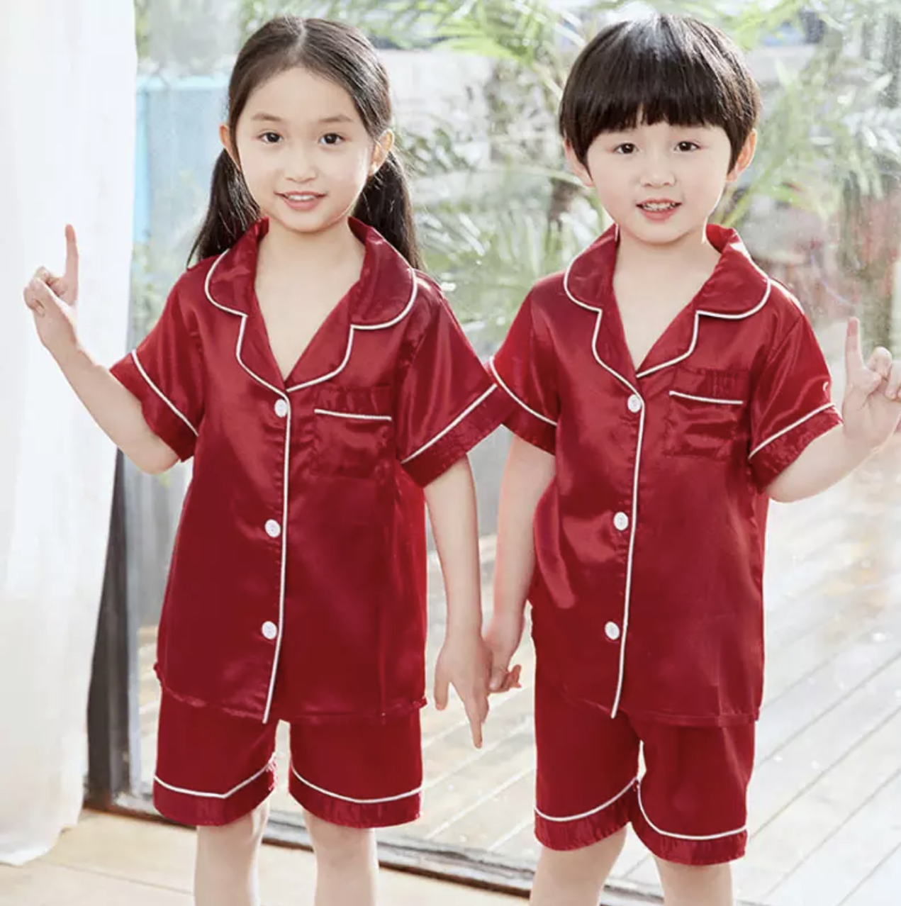 พร้อมส่ง ชุดนอนเด็ก ชุดนอนซาติ เซ็ท2ชิ้น เสื้อแขนสั้น+กางเกงขาสั้น