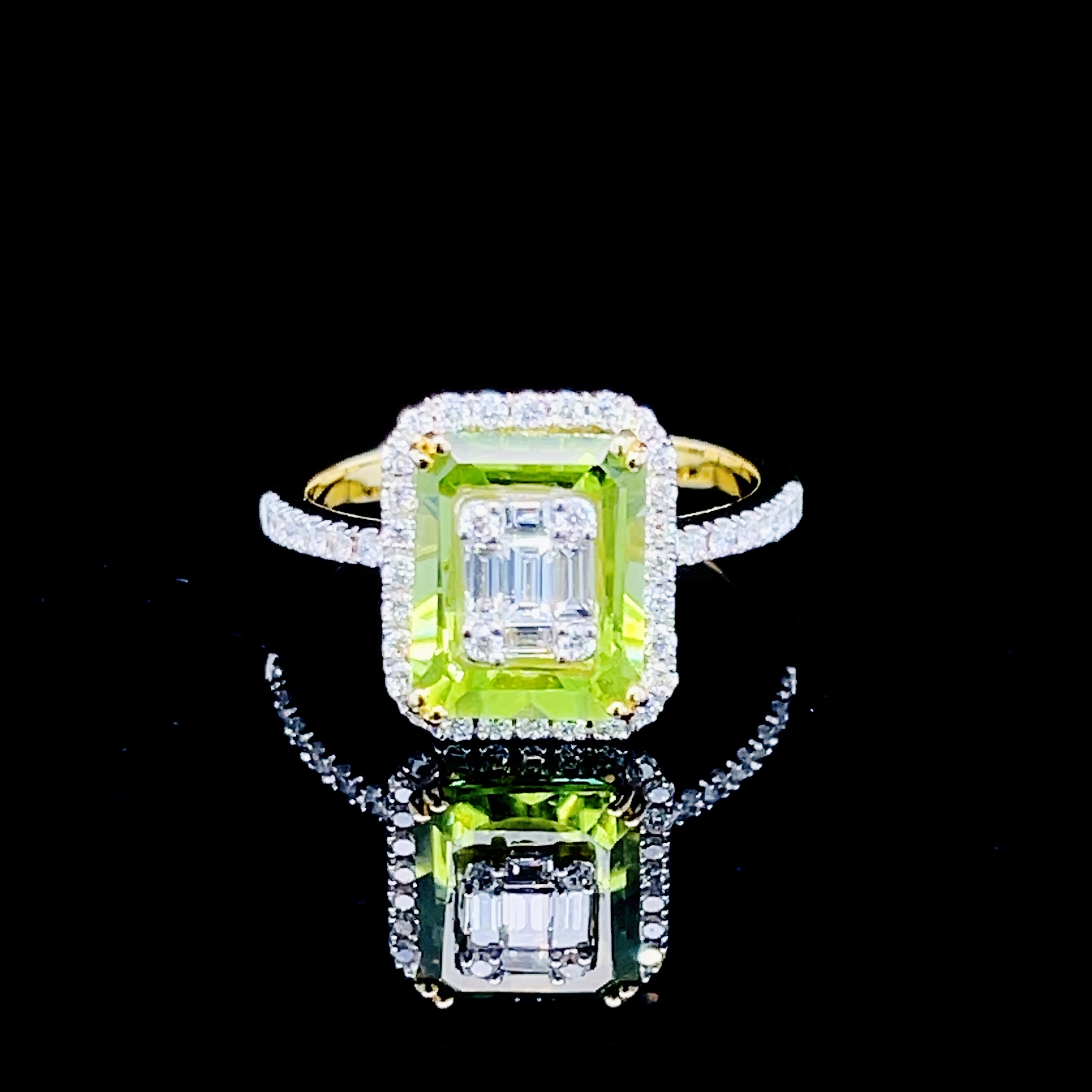 แหวนพลอย Natural Green Peridot โดยชุดผลงานนี้เราใช้ Peridot อัญมณีสีเขียวสวย สีเขียวใบมะกอก