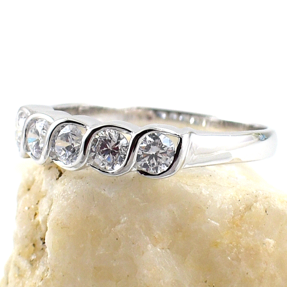 แหวนเงินแท้ราคาถูกชุบทองคำขาว เพชรCZแท้ 0.50 กะรัต งานประณีตสวยงาม สั่งผลิตค่ะ