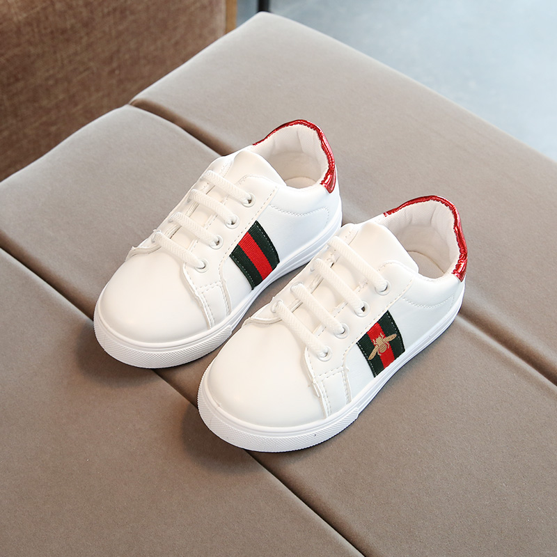 รองเท้าผ้าใบ สีขาว