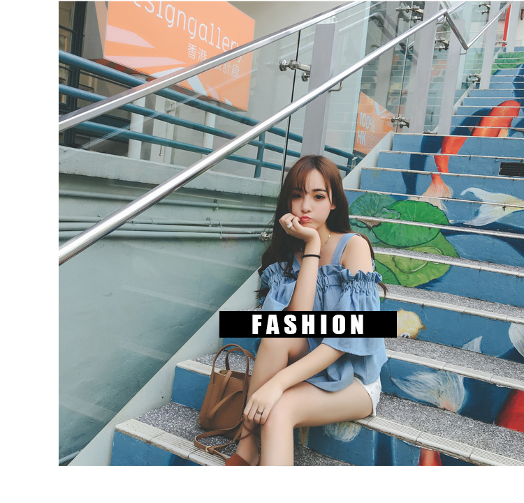 เสื้อแฟชั่นสายเส้นใหญ่ช่วงไหล่แต่งยางยืดช่วงบน ติดกระดุมหน้าโลหะสีเงิน 4เม็ด ใส่เที่ยว หรือลำลอง สวยหวานน่ารักสไตล์เกาหลี