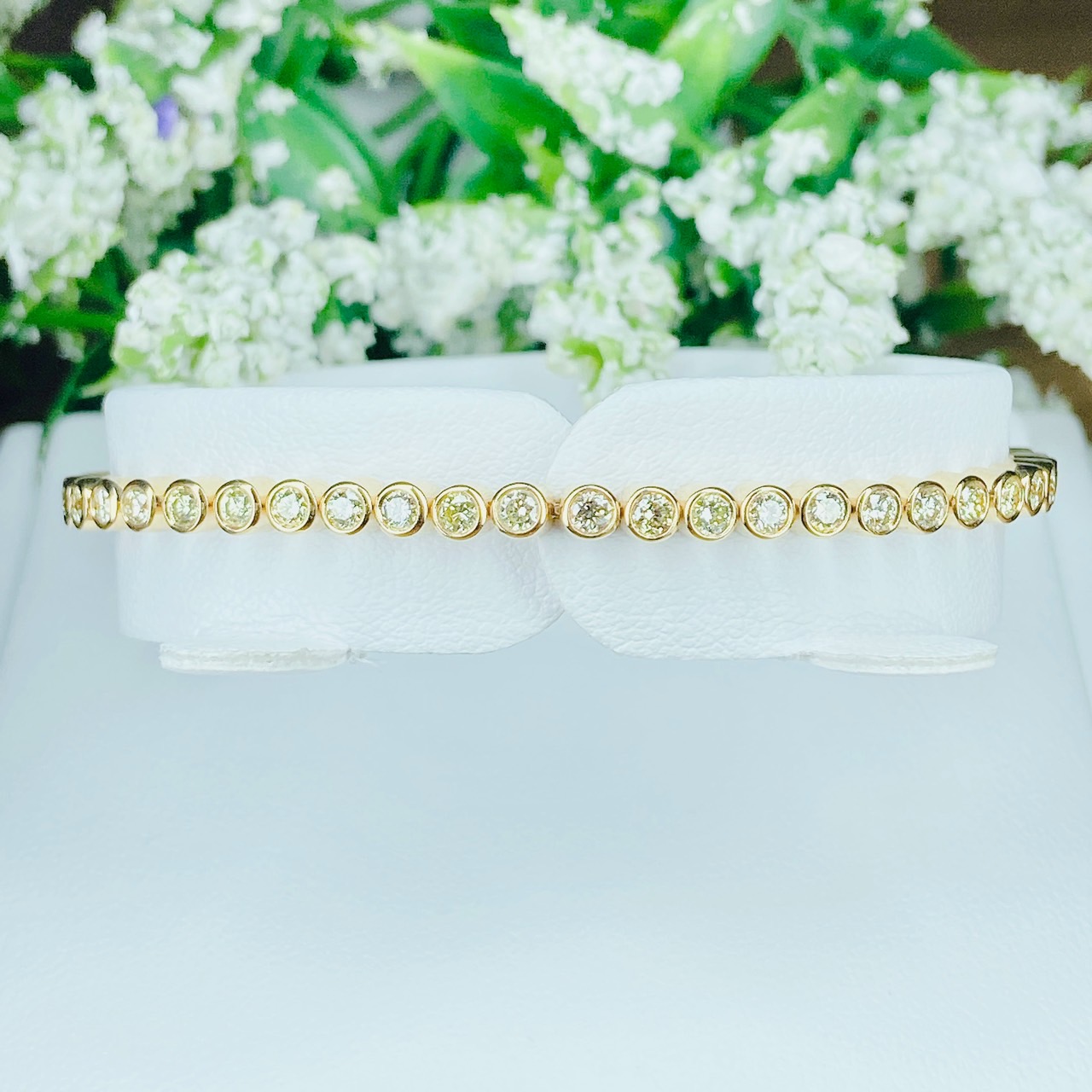 สร้อยข้อมือเพชรรอบ Bolo งานสไตล์สวารอฟสกี้ Swarovski ทำด้านหลังเป็นสร้อยข้อมือแบบรูดสายปรับความยาวได้ งานนำเข้าพิเศษ ด้วยการฝังเพชรแฟนซีสีเหลือง สุดพรีเมียม