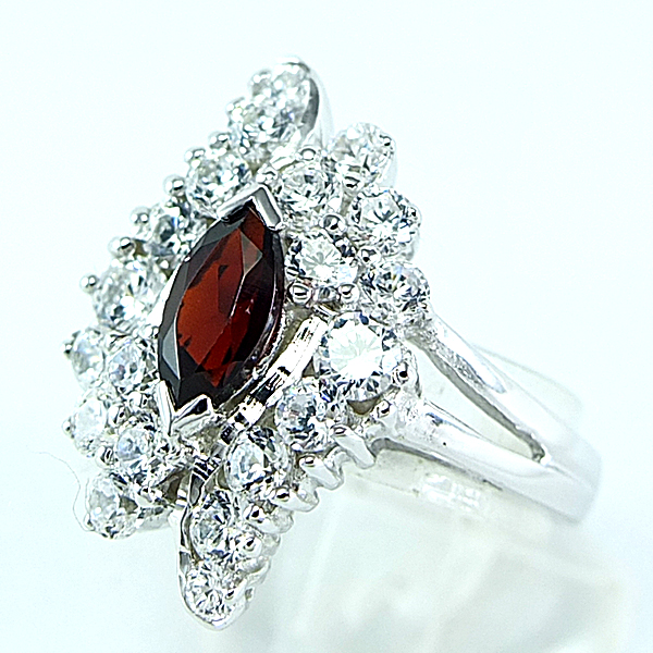 แหวนเงินแท้ราคาถูกชุบทองคำขาว พลอยแท้โกเมน 0.45 กะรัต เพชรCZ 1.12 กะรัต งานประณีตสวยงาม สั่งผลิตค่ะ