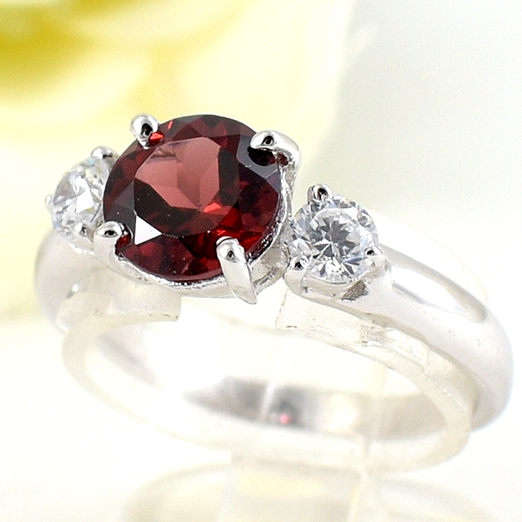 แหวนเงินแท้ราคาถูกชุบทองคำขาว พลอยแท้โกเมน 1.60 กะรัต เพชรCZ 0.32 กะรัต งานประณีตสวยงาม สั่งผลิตค่ะ