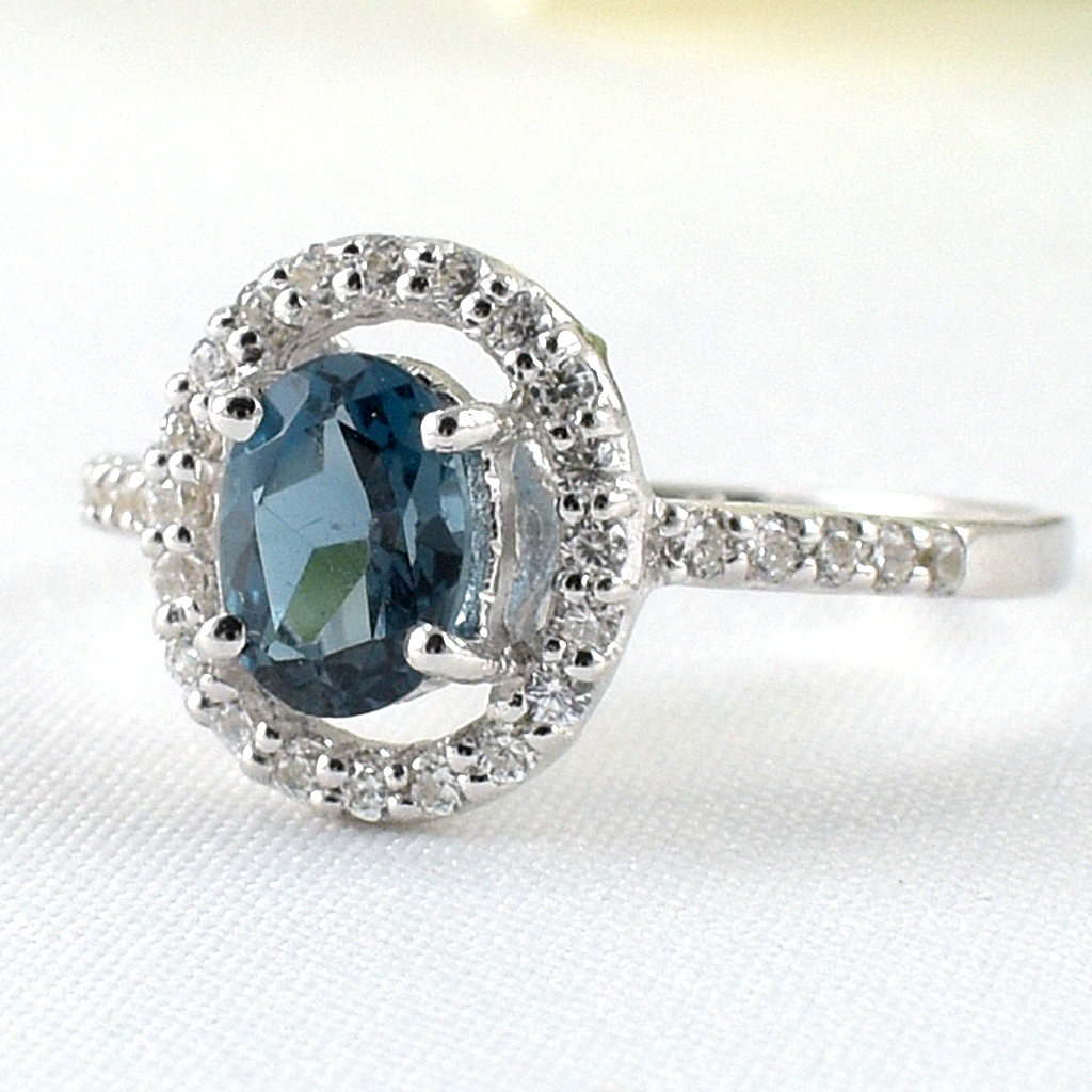 แหวนเงินแท้ราคาถูกชุบทองคำขาว ลอนดอนบลูโทปาซแท้ 0.95 กะรัต เพชรCZ 0.30 กะรัต งานประณีตสวยงาม สั่งผลิตค่ะ