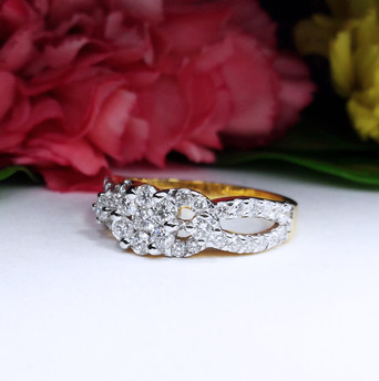 สั่งผลิตเพชรเบลเยี่ยมคัท แหวนแต่งงาน แหวนหมั้น ใส่เที่ยว ออกงาน แหวนทองคำ 18K เพชรแท้ 1.01 กะรัต 5.58 กรัม น้ำ 99 ราคาถูกมาก มีใบรับประกันค่ะ