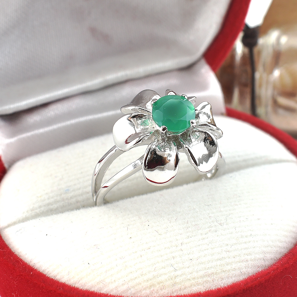 แหวนเงินแท้ราคาถูกชุบทองคำขาว พลอยแท้กรีนอะเกท 0.55 กะรัต งานประณีตสวยงาม สั่งผลิตค่ะ