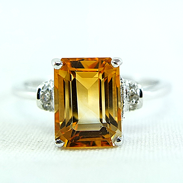 แหวนเงินแท้ราคาถูกชุบทองคำขาว ซิทรินแท้ 1.60 กะรัต เพชรCZ 0.07 กะรัต งานประณีตสวยงาม สั่งผลิตค่ะ