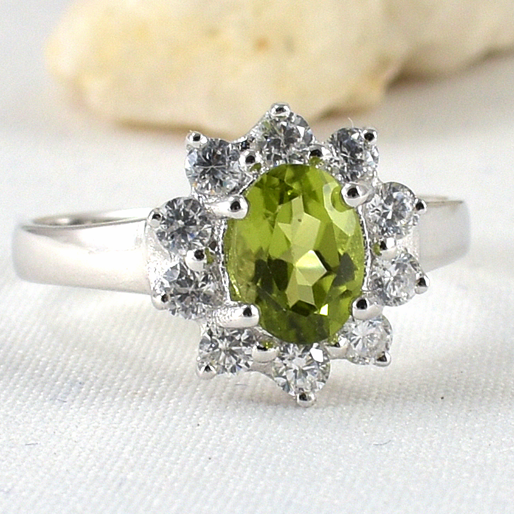 แหวนเงินแท้ราคาถูกชุบทองคำขาว เพอริดอทแท้ 1.60 กะรัต เพชรCZ 0.40 กะรัต งานประณีตสวยงาม สั่งผลิตค่ะ