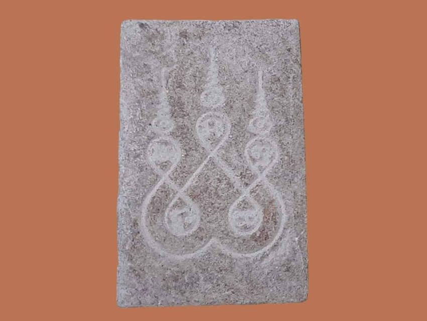 หลวงพ่อทันใจ วัดพระบรมธาตุบ้านตาก จ.ตาก เนื้อผง หลังยันต์ 5