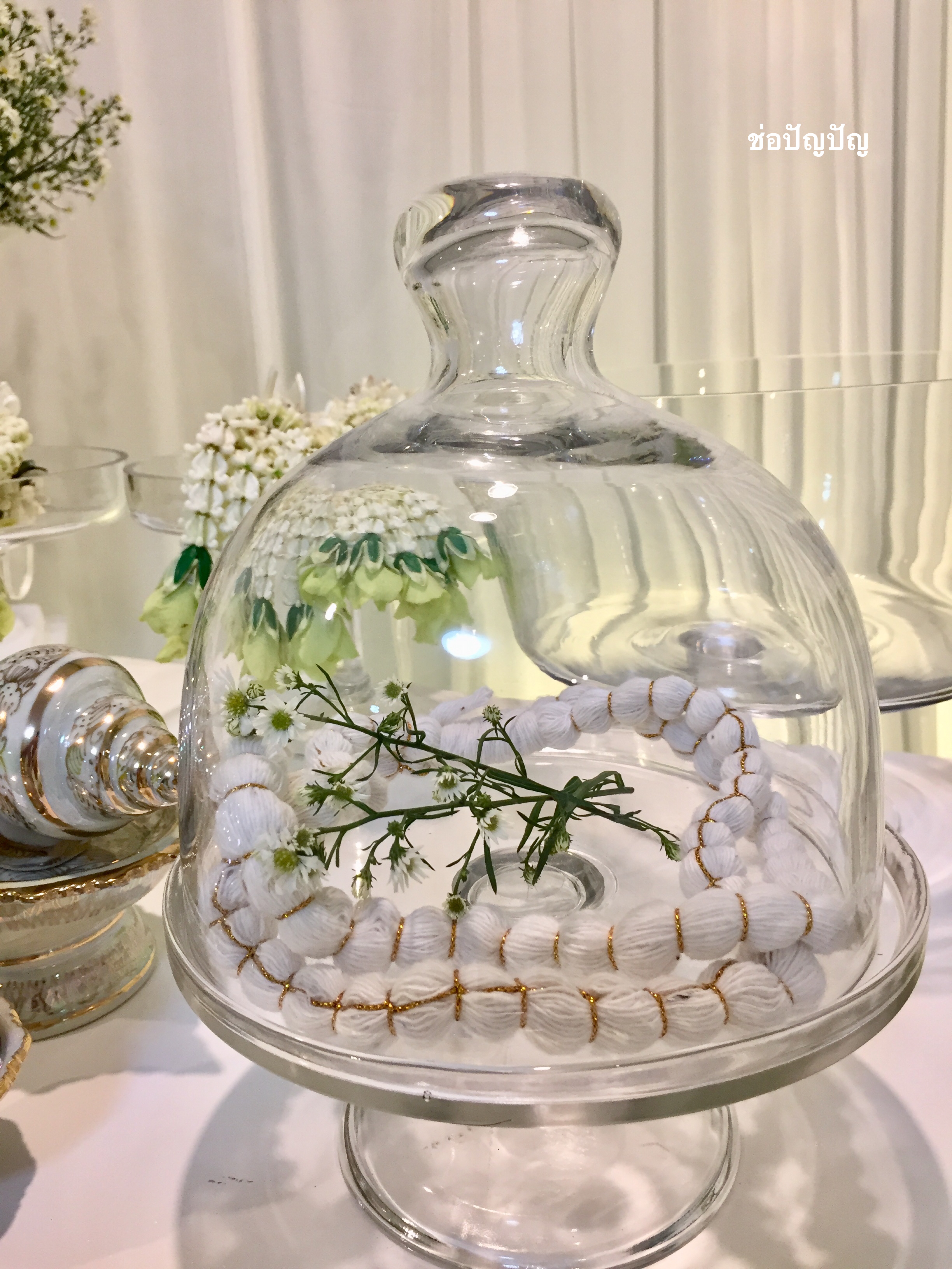 สถานที่หลั่งน้ำสังข์,แบคดรอปหลั่งน้ำสังข์ โทนขาวเขียว