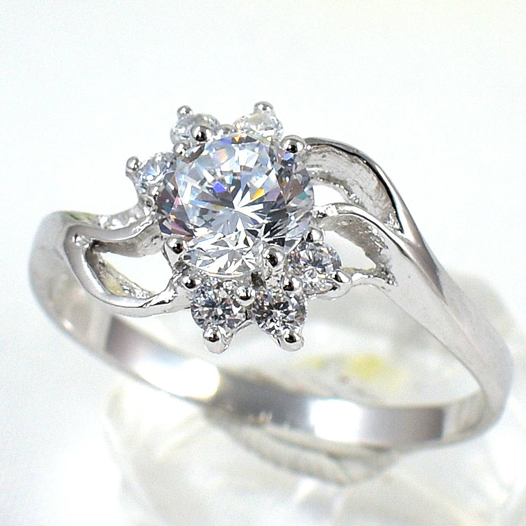 แหวนเงินแท้ราคาถูกชุบทองคำขาว เพชรCZเม็ดกลาง 0.80 กะรัต เพชรCZเม็ดข้าง 0.18 กะรัต งานประณีตสวยงาม สั่งผลิตค่ะ