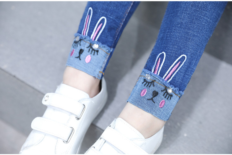 กางเกงยีนส์ขายาว ปักแต่งกระต่าย