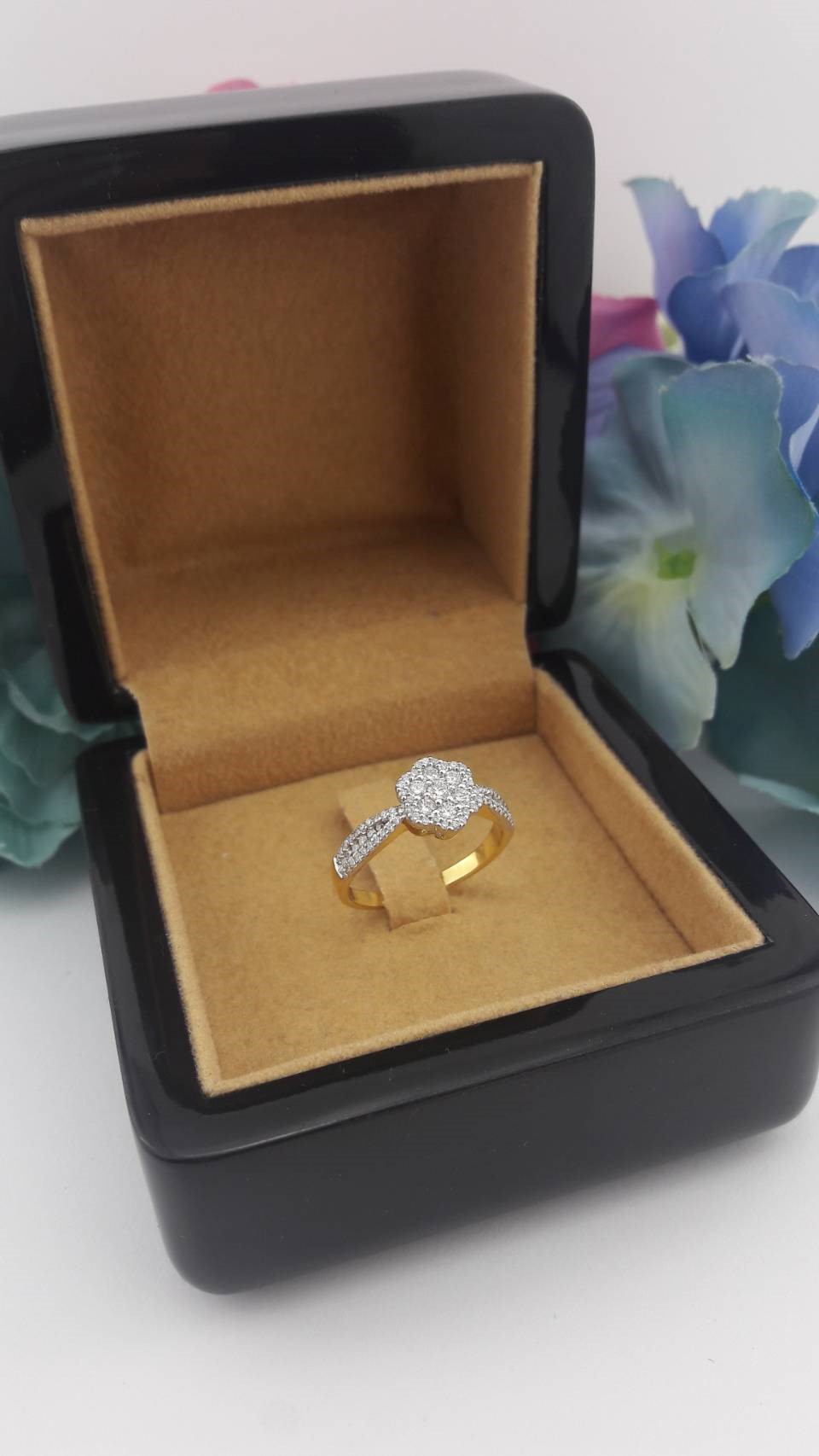 สั่งผลิตเพชรเบลเยี่ยมคัท แหวนแต่งงาน แหวนหมั้น ใส่เที่ยว ออกงาน แหวนทองคำ 18K เพชรแท้ 0.59 กะรัต 2.99 กรัม น้ำ 99 ราคาถูกมาก มีใบรับประกันค่ะ