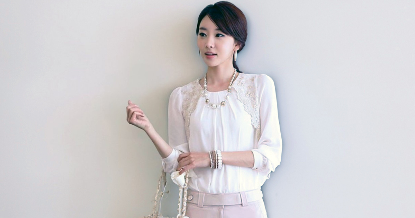 เสื้อแฟชั่นแขนยาวสีขาวใส่ออกงานสวยหรู รหัส 1985