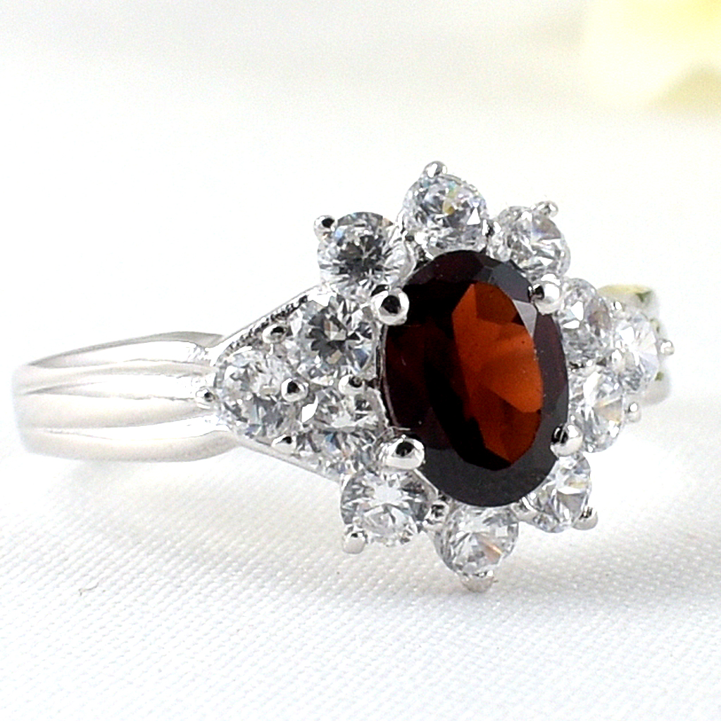 แหวนเงินแท้ราคาถูกชุบทองคำขาว พลอยแท้โกเมน 1.10 กะรัต เพชรCZ 0.72 กะรัต งานประณีตสวยงาม สั่งผลิตค่ะ