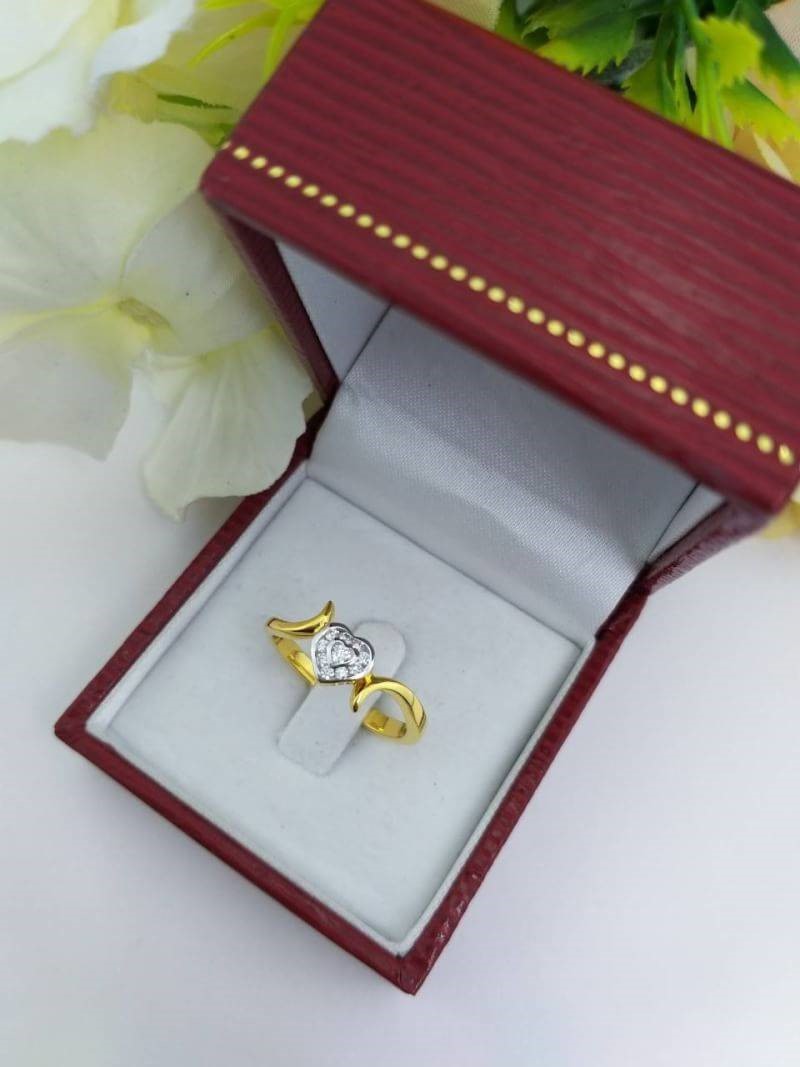 สั่งผลิตเพชรเบลเยี่ยมคัท แหวนแต่งงาน แหวนหมั้น ใส่เที่ยว ออกงาน แหวนทองคำ 18K เพชรแท้ 0.12 กะรัต 2.58 กรัม น้ำ 99 ราคาถูกมาก มีใบรับประกันค่ะ