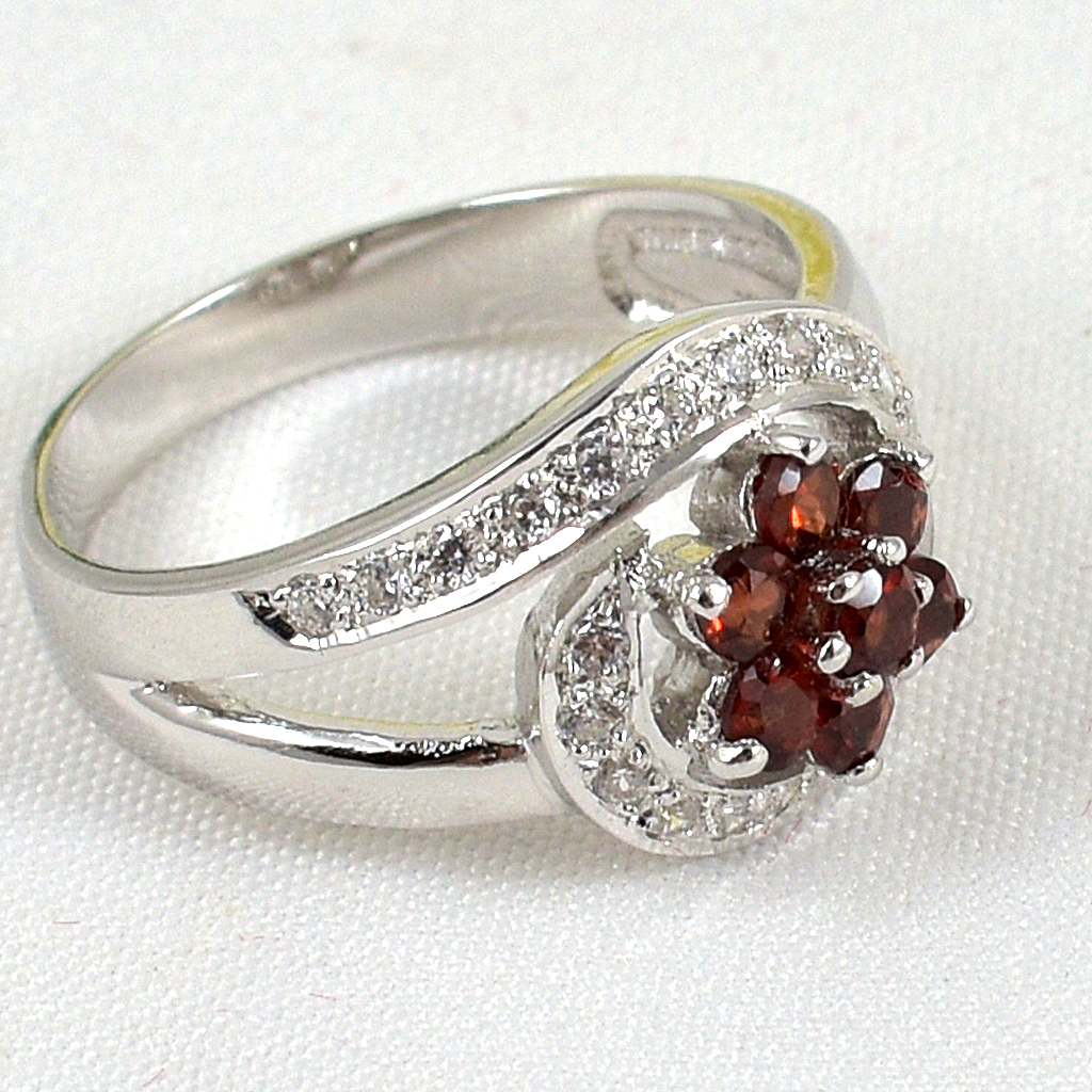 แหวนเงินแท้ราคาถูกชุบทองคำขาว พลอยแท้โกเมน 0.84 กะรัต เพชรCZ 0.24 กะรัต งานประณีตสวยงาม สั่งผลิตค่ะ