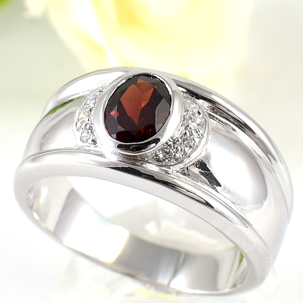 แหวนเงินแท้ราคาถูกชุบทองคำขาว พลอยแท้โกเมน 0.95 กะรัต เพชรCZ 0.08 กะรัต งานประณีตสวยงาม สั่งผลิตค่ะ