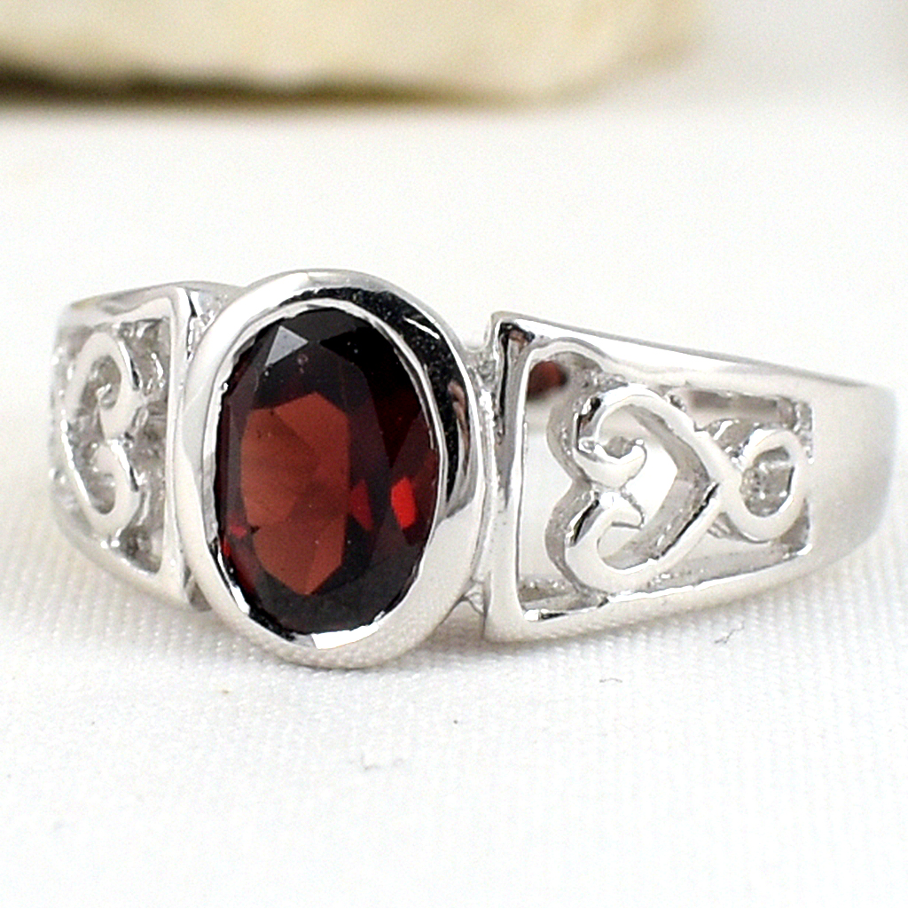 แหวนเงินแท้ราคาถูกชุบทองคำขาว โกเมนแท้ 1.40 กะรัต งานประณีตสวยงาม สั่งผลิตค่ะ