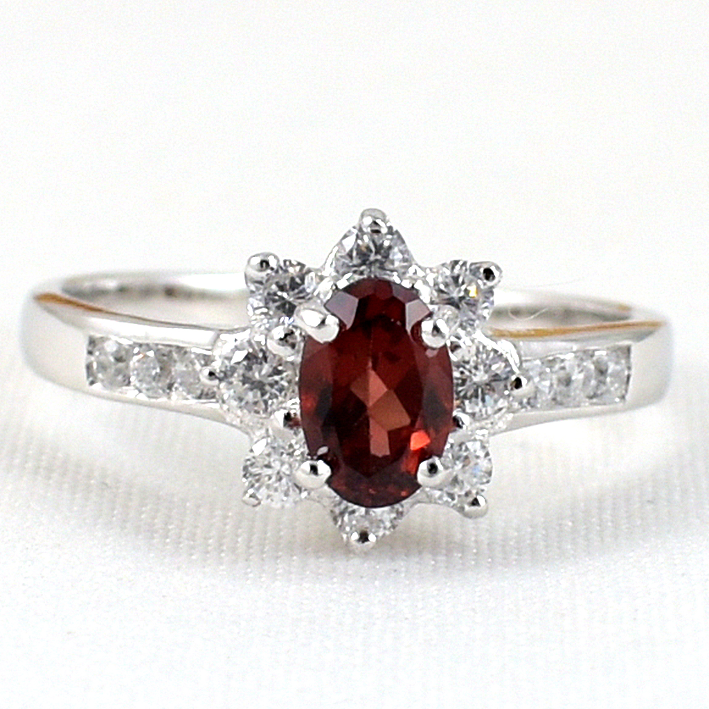 แหวนเงินแท้ราคาถูกชุบทองคำขาว พลอยแท้โกเมน 0.55 กะรัต เพชรCZ 0.33 กะรัต งานประณีตสวยงาม สั่งผลิตค่ะ