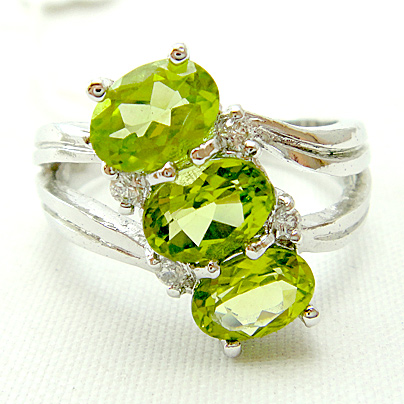 แหวนเงินแท้ราคาถูกชุบทองคำขาว เพอริดอทแท้ 2.85 กะรัต เพชรCZ 0.12 กะรัต งานประณีตสวยงาม สั่งผลิตค่ะ