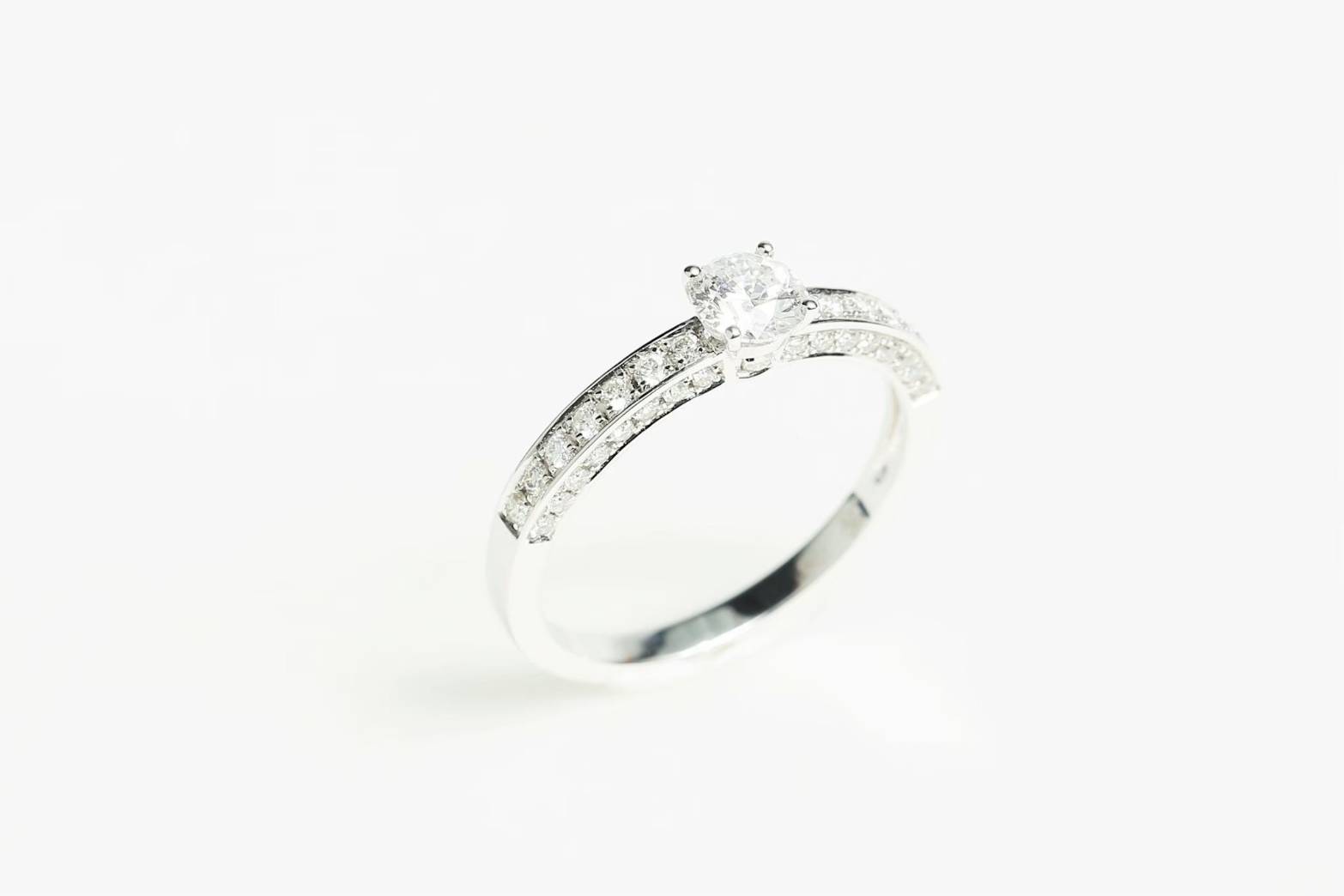 แหวนทองแท้เพชรชูGold 18K 2.26g D 1/0.40 ct D 48/0.48 ct