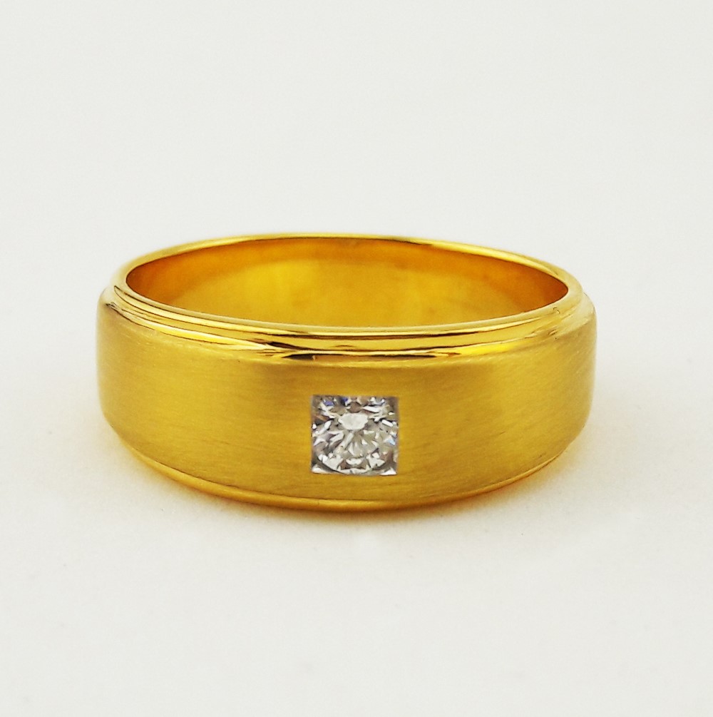 สั่งผลิตเพชรเบลเยี่ยมคัท แหวนแต่งงาน แหวนหมั้น ใส่เที่ยว ออกงาน แหวนทองคำ 18K เพชรแท้ 0.13 กะรัต 7.75 กรัม น้ำ 99 ราคาถูกมาก มีใบรับประกันค่ะ