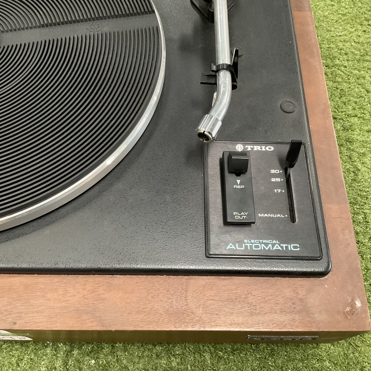 เครื่องเล่นแผ่นเสียง TRIO : KP-3021