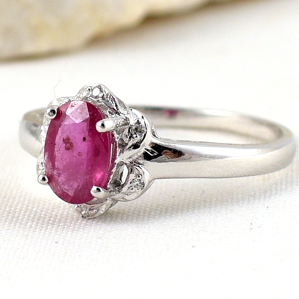 แหวนเงินแท้ราคาถูกชุบทองคำขาว ทับทิมแท้ 0.95 กะรัต เพชรCZ 0.036 กะรัต งานประณีตสวยงาม สั่งผลิตค่ะ