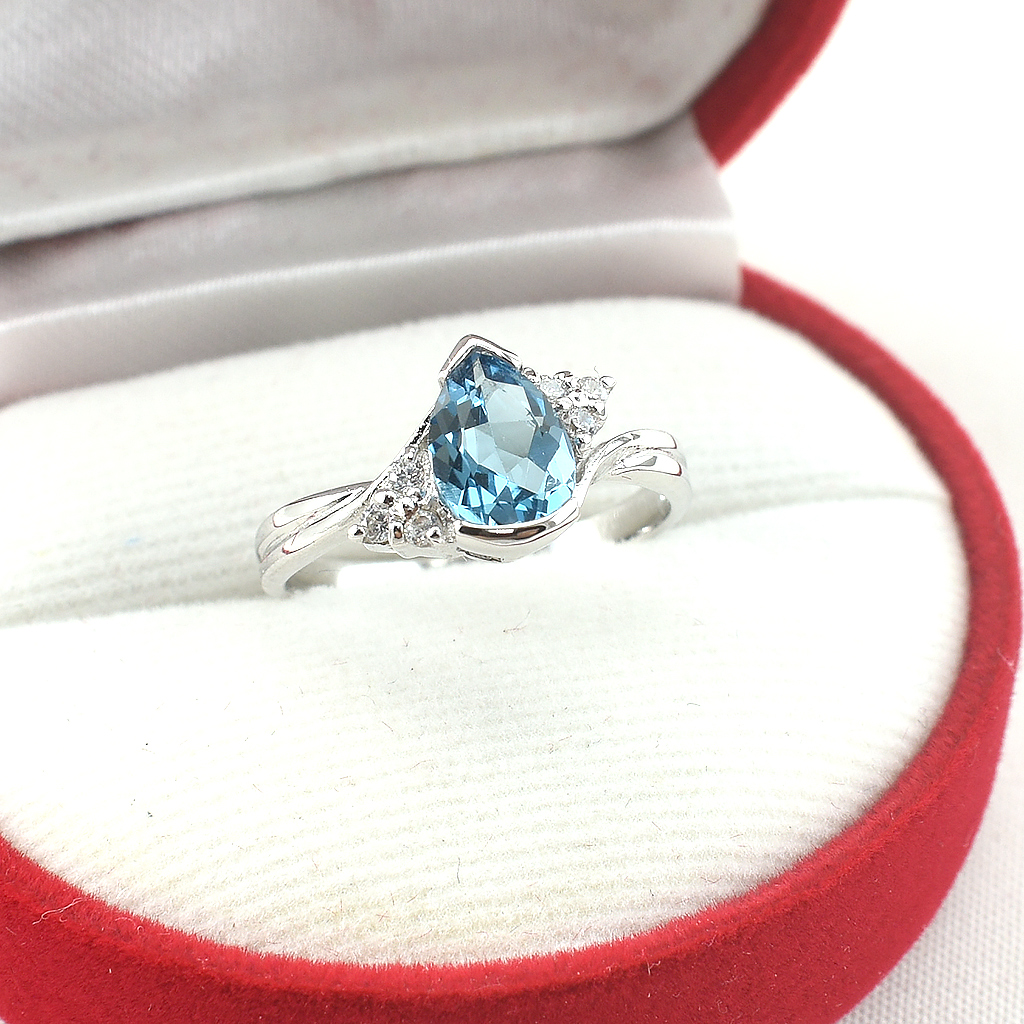 แหวนเงินแท้ราคาถูกชุบทองคำขาว สวิสบลูโทปาซแท้ 1.35 กะรัต เพชรCZ 0.06 กะรัต งานประณีตสวยงาม สั่งผลิตค่ะ