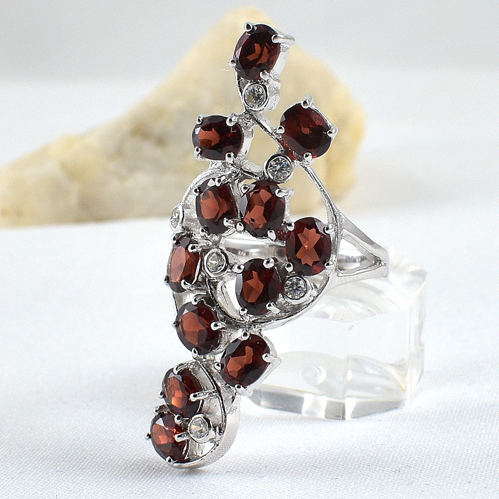 แหวนเงินแท้ราคาถูกชุบทองคำขาว พลอยแท้โกเมน 6.0 กะรัต เพชรCZ 0.18 กะรัต งานประณีตสวยงาม สั่งผลิตค่ะ