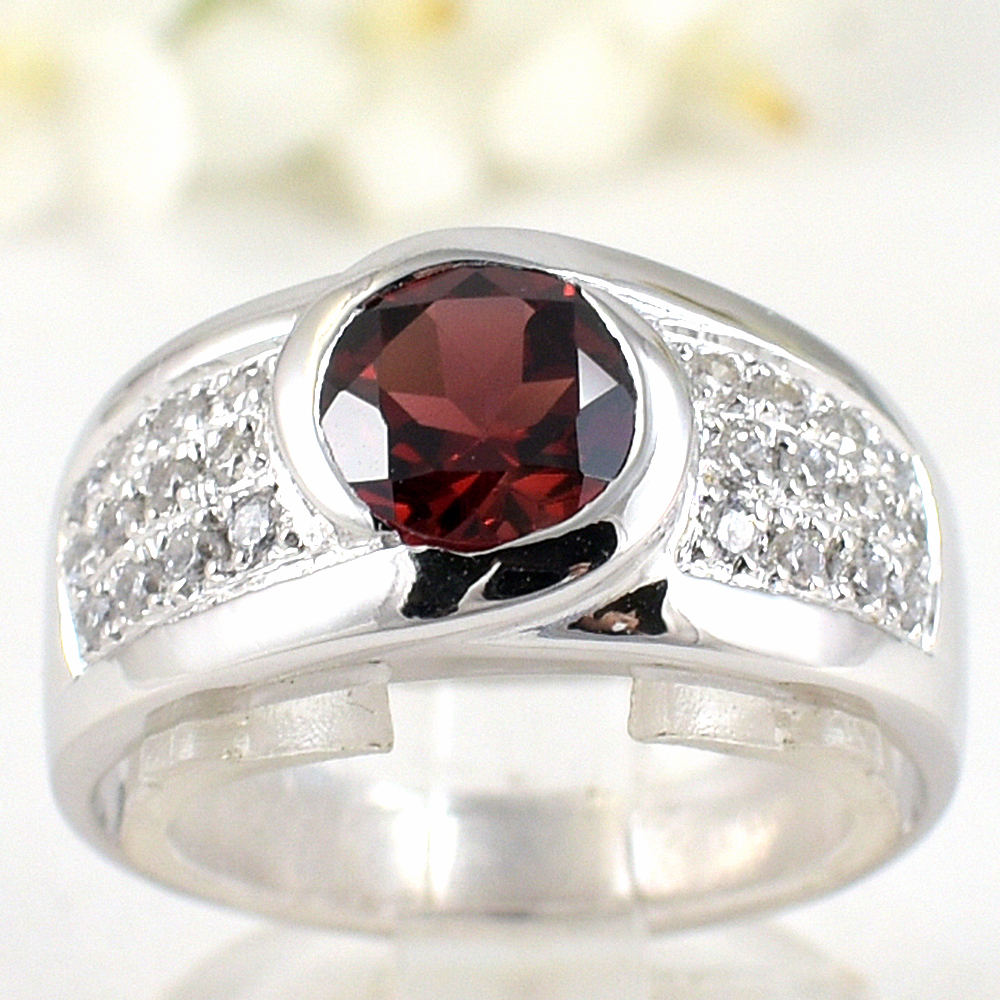 แหวนเงินแท้ราคาถูกชุบทองคำขาว พลอยแท้โกเมน 1.60 กะรัต เพชรCZ 0.36 กะรัต งานประณีตสวยงาม สั่งผลิตค่ะ