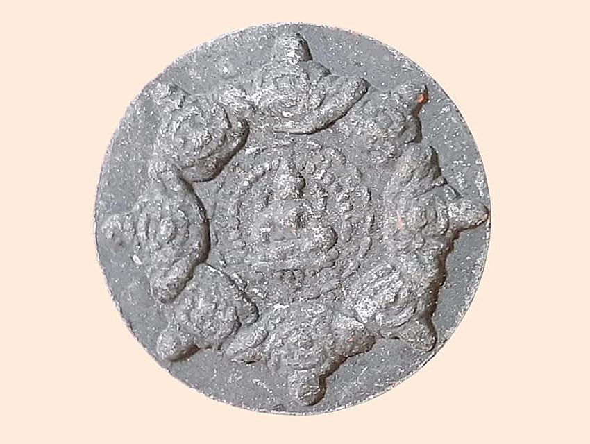 จตุคามรามเทพ วัดพระธาตุ นครศรีธรรมราช เนื้อผงดำ ปี ๒๕๔๙ รุ่นเงินไหลมา พิมพ์เล็ก