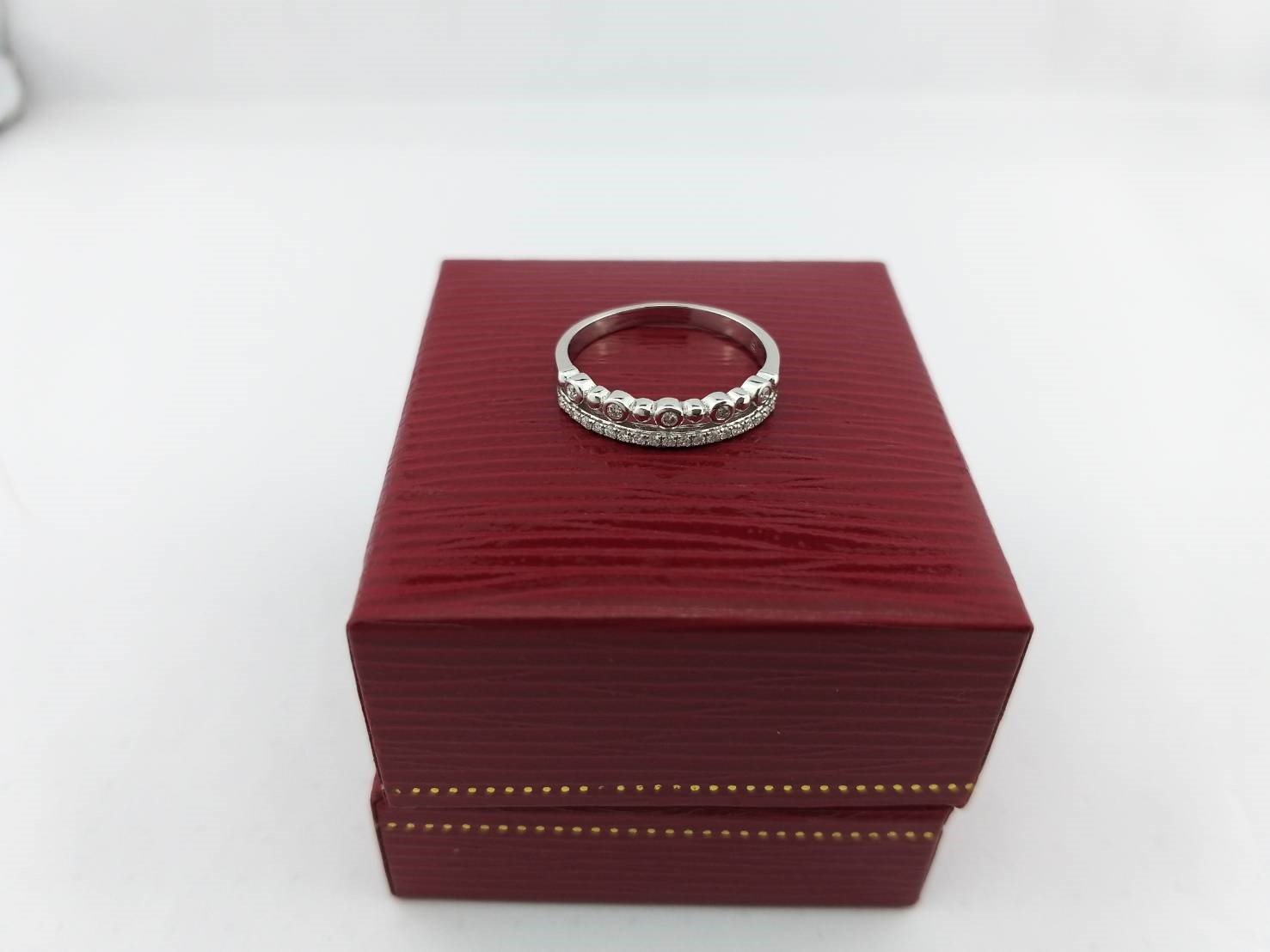 สั่งผลิตเพชรเบลเยี่ยมคัท แหวนแต่งงาน แหวนหมั้น ใส่เที่ยว ออกงาน แหวนทองคำ 18K เพชรแท้ 0.18 กะรัต 2.38 กรัม น้ำ 99 ราคาถูกมาก มีใบรับประกันค่ะ