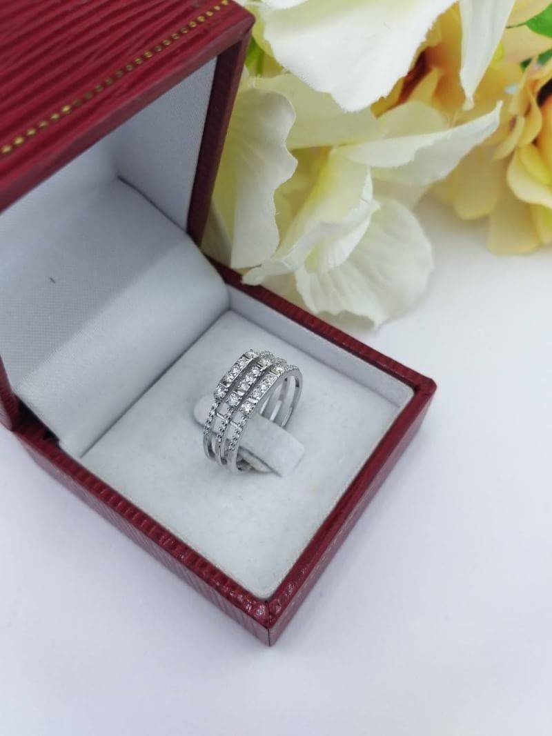 สั่งผลิตเพชรเบลเยี่ยมคัท แหวนแต่งงาน แหวนหมั้น ใส่เที่ยว ออกงาน แหวนทองขาว 18K เพชรแท้ 0.29 กะรัต 0.47 กรัม น้ำ 99 ราคาถูกมาก มีใบรับประกันค่ะ
