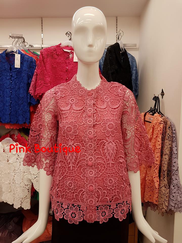 เสื้อลูกไม้เนื้อเงา กระดุมหน้า ทรงเอ