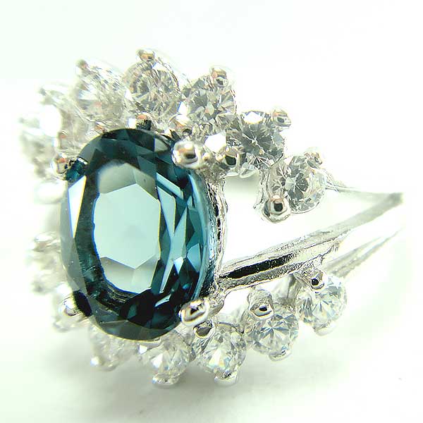 แหวนเงินแท้ราคาถูกชุบทองคำขาว ลอนดอนบลูโทปาซแท้ 1.60 กะรัต เพชรCZ 0.21 กะรัต งานประณีตสวยงาม สั่งผลิตค่ะ