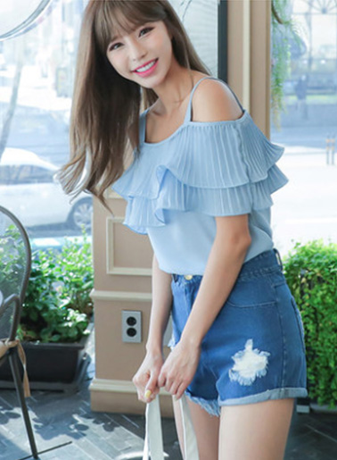 เสื้อแฟชั่น สายเดี่ยวแต่งอกระบายสวยหวานสไตล์เกาหลี รหัส 1580-สีฟ้าน้ำทะเล
