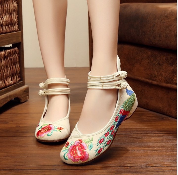 รองเท้าจีน ลายดอก เสริมส้ม