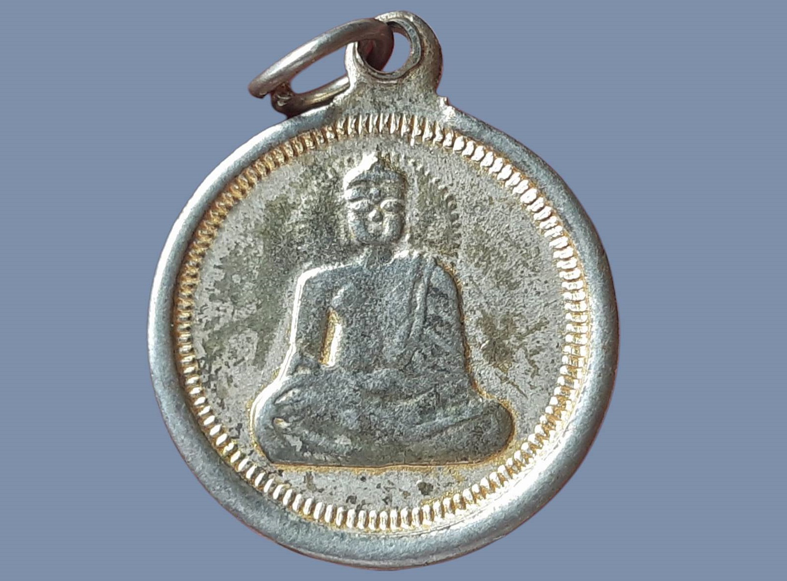 เหรียญ พระประธานหน้ารัตนเจดีย์ วัดป่าหนองหลุบ ตำบลแดงใหญ่ อำเภอเมือง จังหวัดขอนแก่น หลังรัตนเจดีย์ (พุทธคยาจำลองประเทศอินเดีย) หลวงพ่อกิตติศักดิ์ กิตติสาโร สร้าง