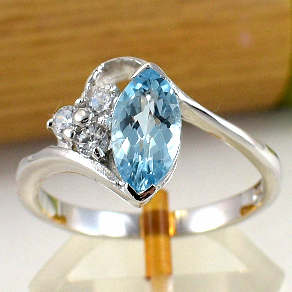 แหวนเงินแท้ราคาถูกชุบทองคำขาว สกายบลูโทปาซแท้ 1.25 กะรัต เพชรCZ 0.18 กะรัต งานประณีตสวยงาม สั่งผลิตค่ะ