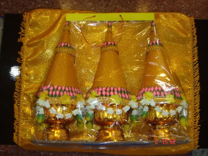 กรวยผ้าตาด