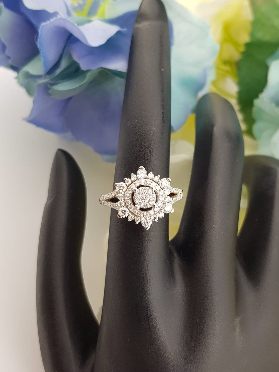 สั่งผลิตเพชรเบลเยี่ยมคัท แหวนแต่งงาน แหวนหมั้น ใส่เที่ยว ออกงาน แหวนทองคำ 18K เพชรแท้ 0.89 กะรัต 4.65 กรัม น้ำ 99 ราคาถูกมาก มีใบรับประกันค่ะ
