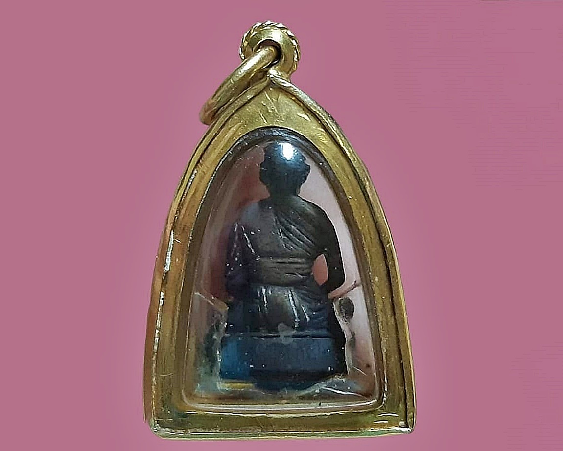 รูปเหมือนหล่อ หลวงพ่อขวัญ ปวโร พระครูพิมลธรรมานุศิษฐ์ วัดบ้านไร่ จ.พิจิตร เนื้อทองผสมอุดกริ่ง เลี่ยมทองคำ