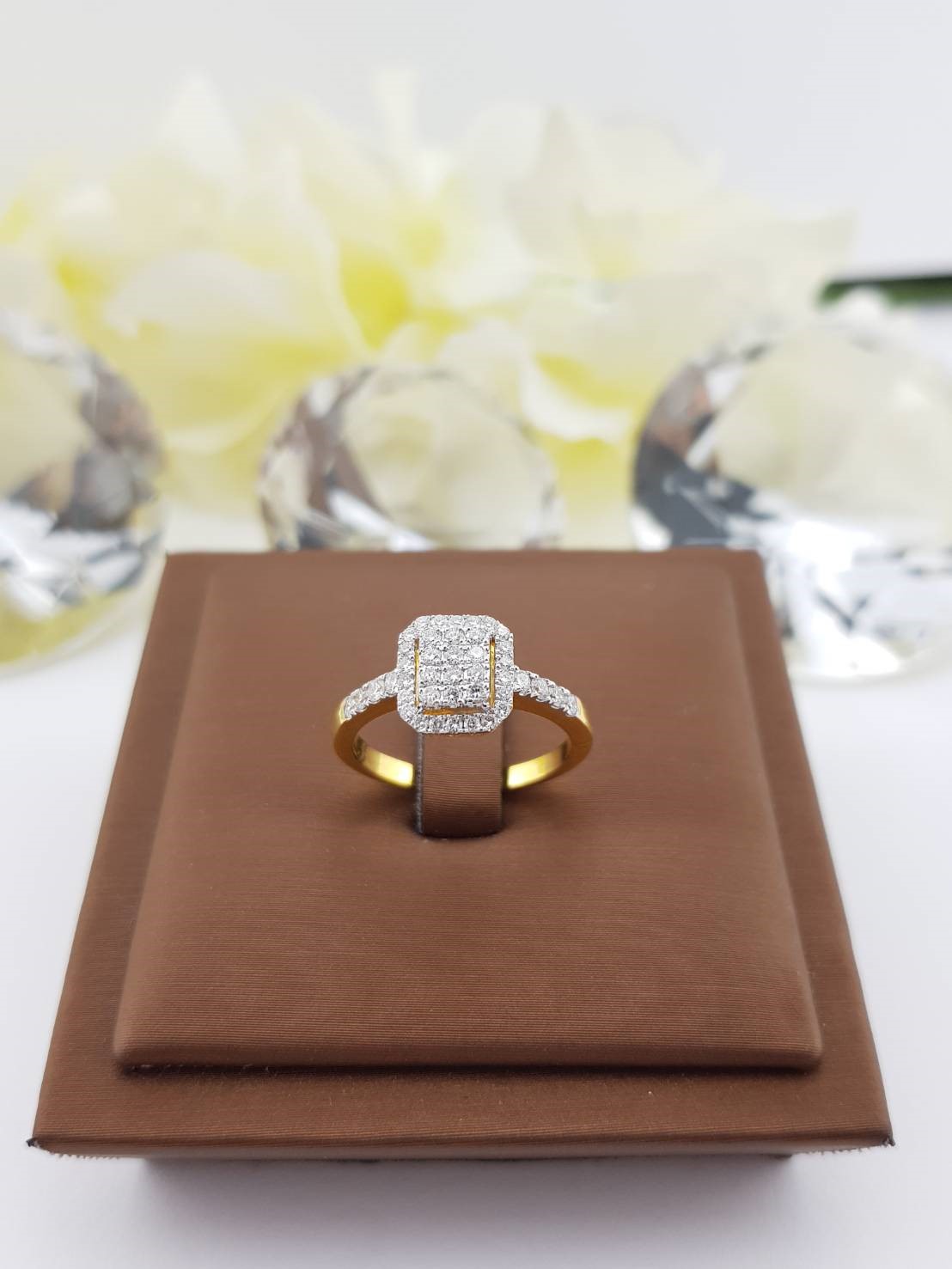 สั่งผลิตเพชรเบลเยี่ยมคัท แหวนแต่งงาน แหวนหมั้น ใส่เที่ยว ออกงาน แหวนทองคำ 18K เพชรแท้ 0.44 กะรัต 3.52 กรัม น้ำ 99 ราคาถูกมาก มีใบรับประกันค่ะ