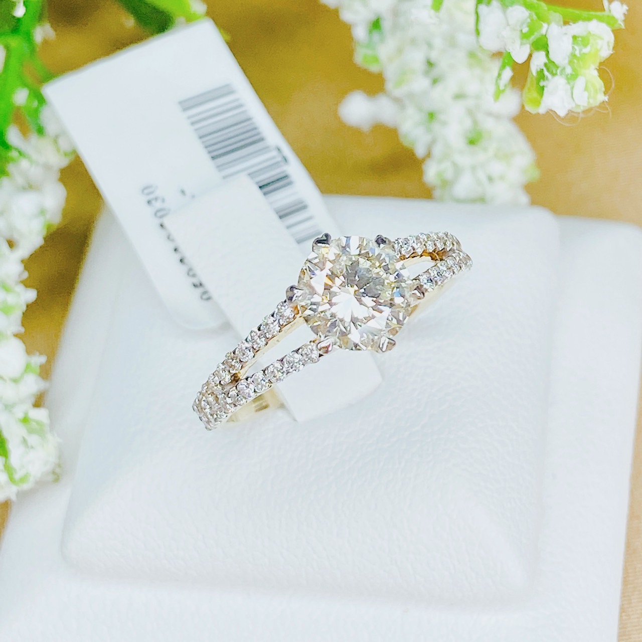 เพชร heart&arrow (H&A) คือเพชรเหลี่ยมเกสร สวยหายาก ตัวเรือนทอง เล่นบ่าข้างสองแถว เพชรไซส์กระรัต!!