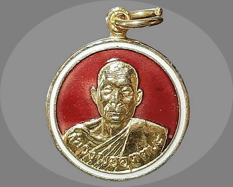เหรียญ พระราชอุดมมงคล หลวงพ่ออุตตมะ วัดวังก์วิเวการาม กาญจนบุรี เนื้อกะหลั่ยทองลงยา รุ่นพิเศษ